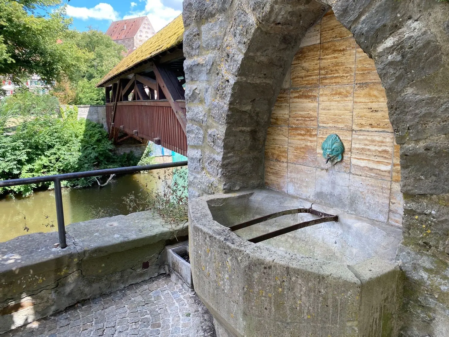 Brunnen am Roten Steg ohne Nass.