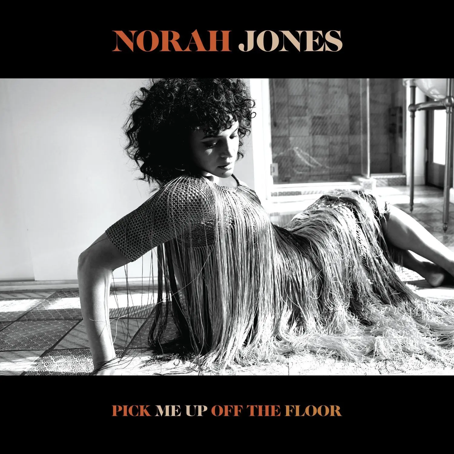 Das Cover des Albums "Pick Me Up Off The Floor" der US-amerikanischen Soul- und Jazz-Sängerin Norah Jones.