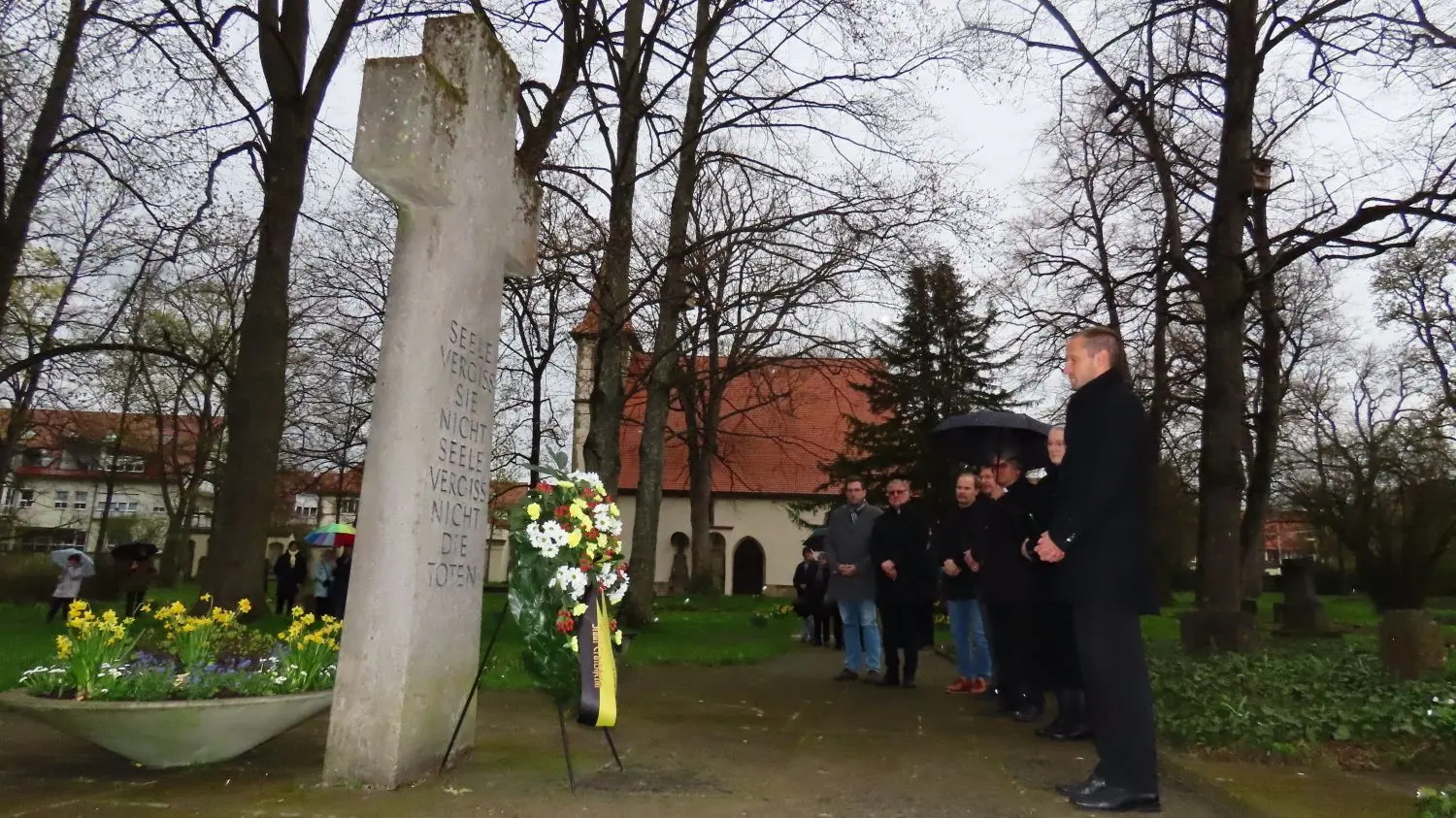 Erinnerung an die Zerstörung Crailsheims am 20. April 1945. Kranzniederlegung und Stadtführung.