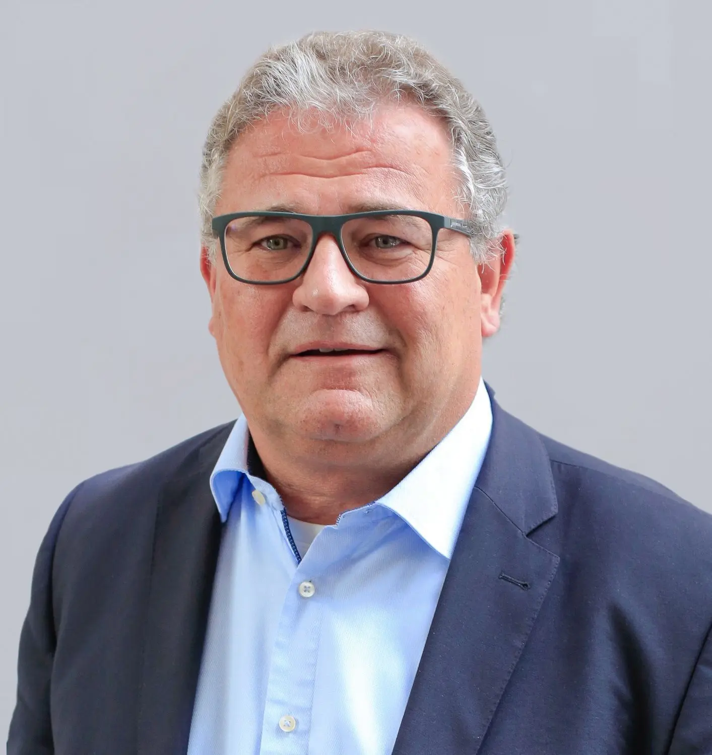 Eric Rehbock startete seine Karriere im Bergbau. Nach Stationen im Ingenieurs- und Umweltbereich, ist er seit 2007 Hauptgeschäftsführer beim Bundesverband Sekundärrohstoffe und Entsorgung.⇥