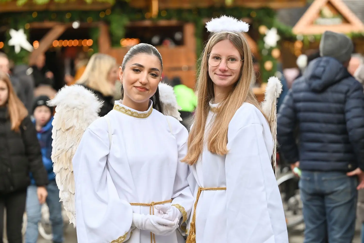 Engel unterwegs, gesehen auf dem Ulmer Weihnachtsmarkt.