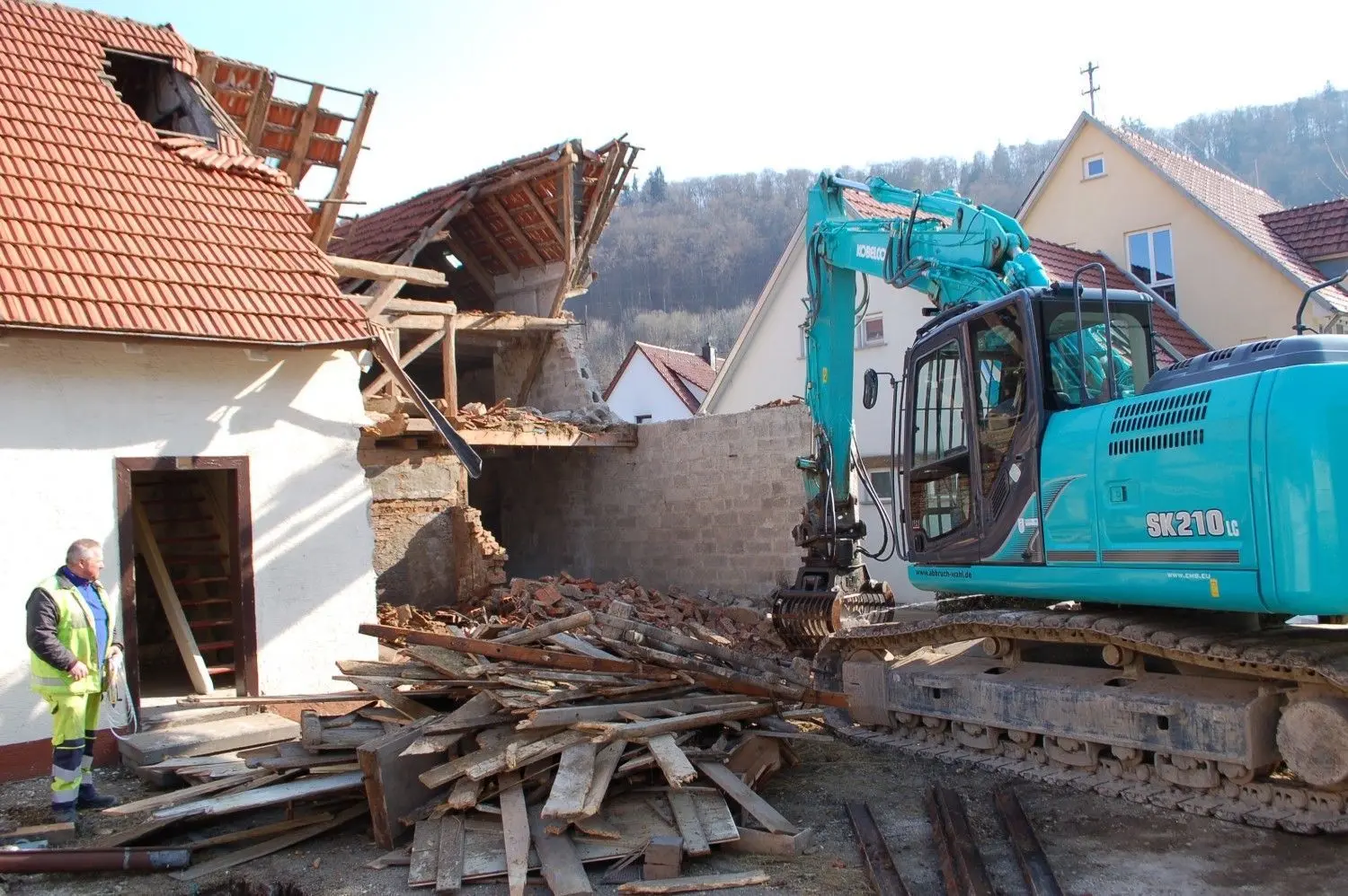 Zu Wochenbeginn war das steinalte Häfners Haus, Josengasse 23, noch zu erkennen...