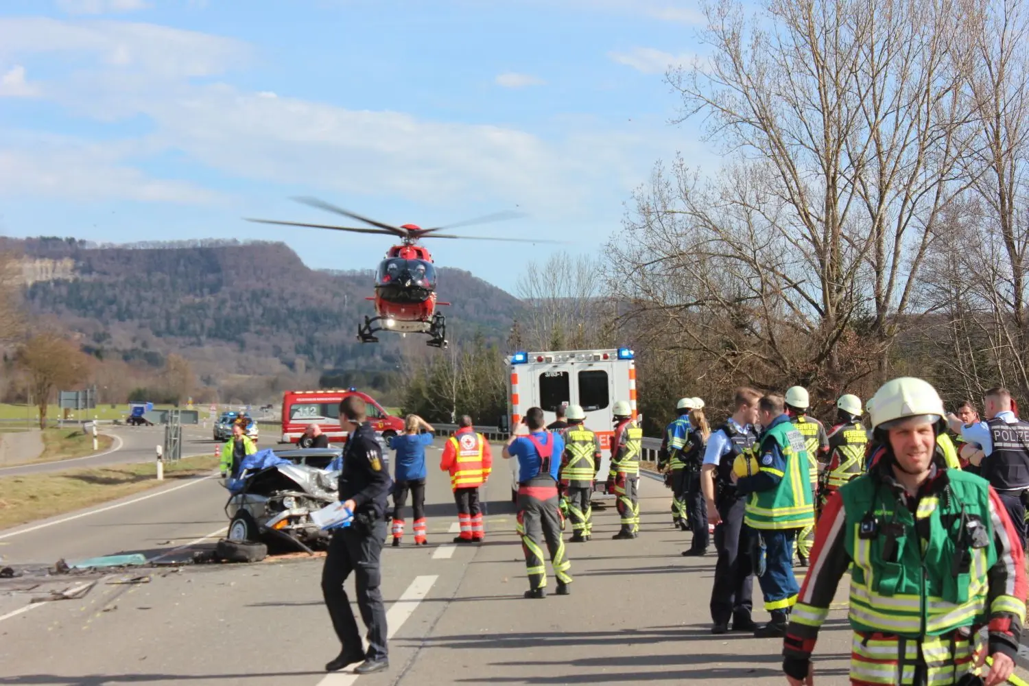 Am 18. März 2023 war ein 74-jähriger BMW-Fahrer auf der B 32 zwischen Hechingen und Schlatt in seinem Auto gestorben. Eine entgegenkommende Autofahrerin war von ihrer Spur abgekommen und frontal mit dem historischen BMW zusammengeprallt.