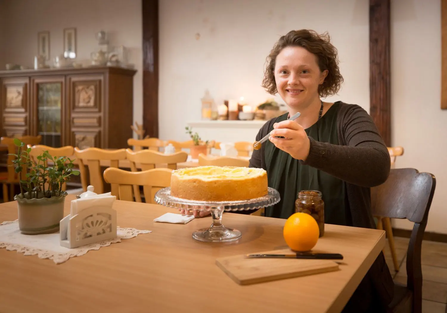 Gelernt ist gelernt: Köchin Alina Hermann hat in ihrem Lokal im Sendener Stadtpark auf selbstgemachte Speisen und Zutaten aus regionaler Produktion gesetzt.