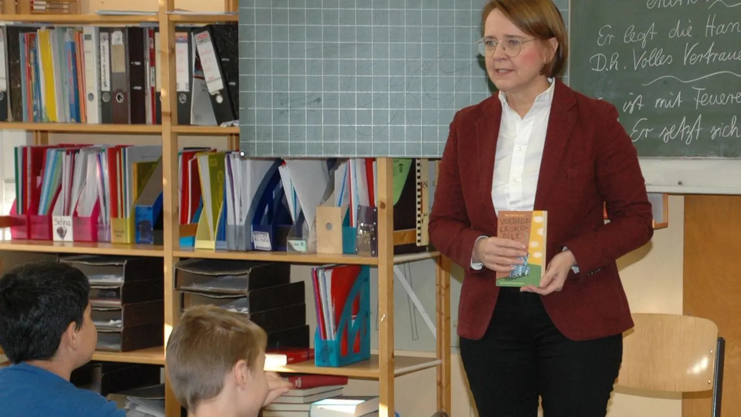 Eine Staatsministerin preist das Buch: Annette Widmann-Mauz als Vorleserin in Hechingen.