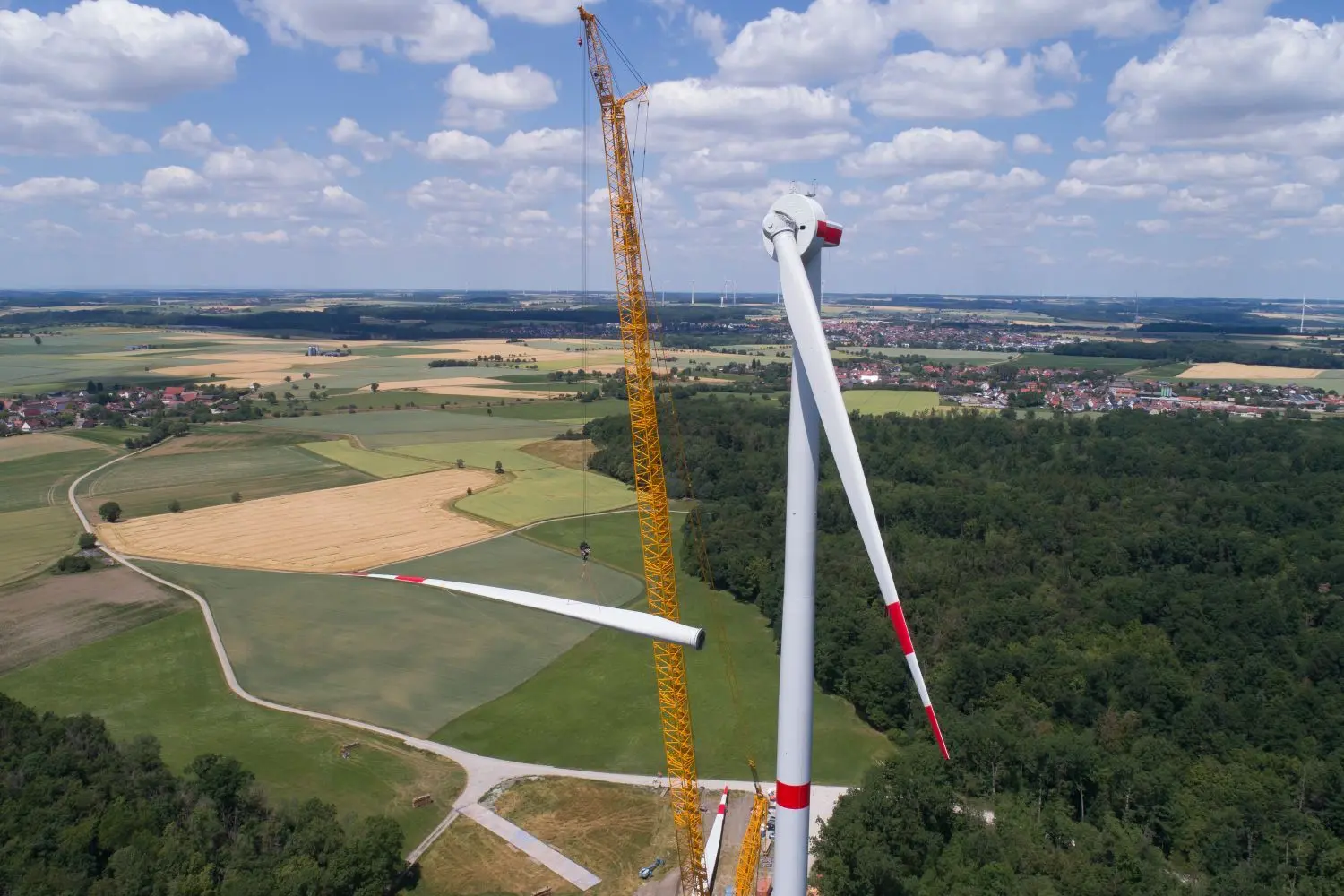 Montage im Windpark Burgberg⇥