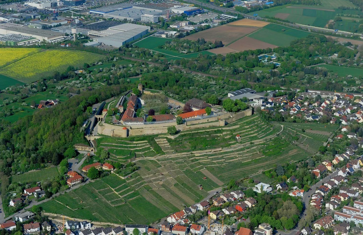 Der Hohenasperg mit Festung, in der sich heute das Justizvollzugskrankenhaus des Landes, eine Therapieanstalt und ein Museum befinden.