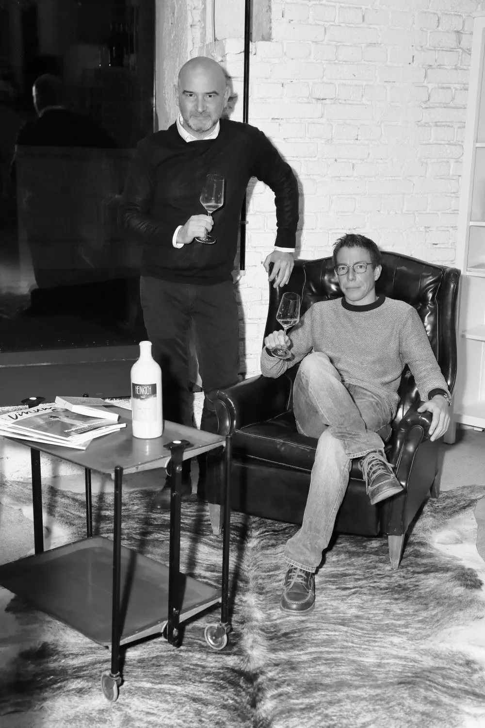 Stehend Haris Papapostolou, im Sessel Daniel Keim.