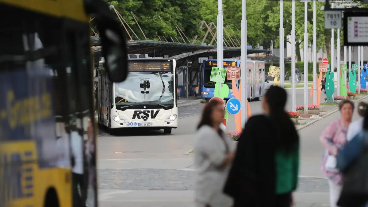Der Vorfall ereignete sich in einem Reutlinger Bus der Linie 22.
reutlingen bus abfahrten rsv