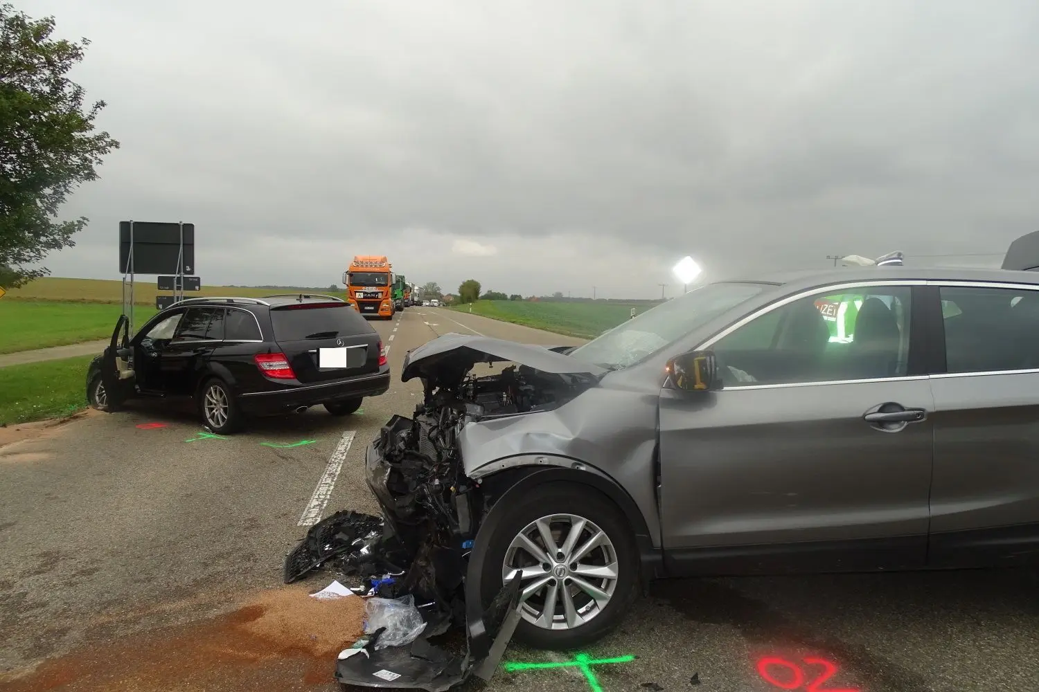 Schwerer Verkehrsunfall zwischen Blaufelden und Niederweiler im Bereich der Abzweigung nach Lindlein: Ein Ehepaar erlitt der Polizei zufolge lebensgefährliche Verletzungen, zwei weitere Beteiligte wurden ebenfalls verletzt.