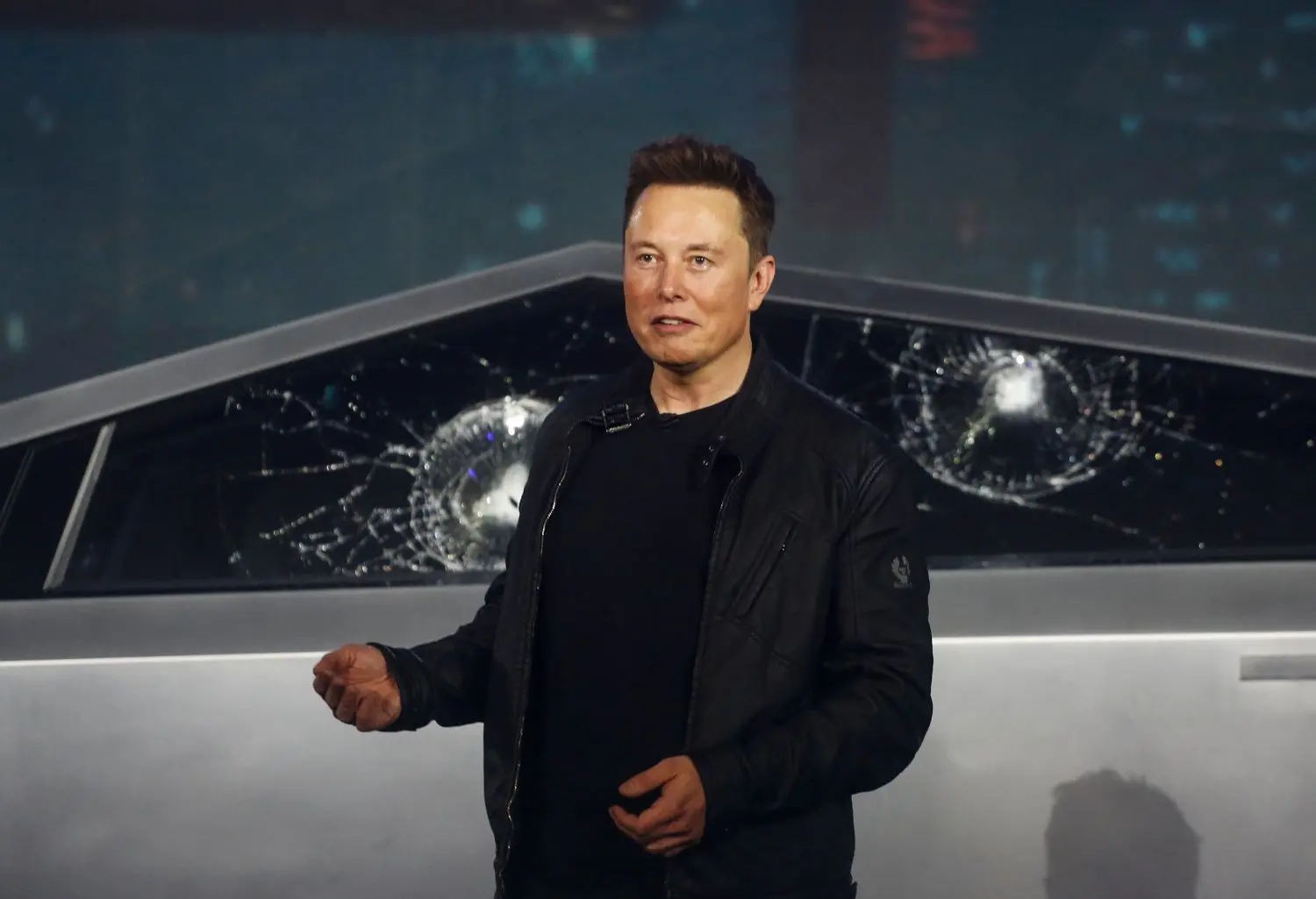 Bei der Vorstellung des Cybertruck durch Tesla-Chef Elon Musk ging ein Test, der die Stabilität der Scheiben demonstrieren sollte, schief.