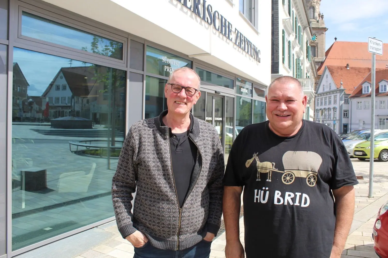 Zu Besuch bei der HZ: Jürgen Müller (rechts) und Andreas Bierlmeier vom Vorstand von „Kinder brauchen Frieden“.⇥
