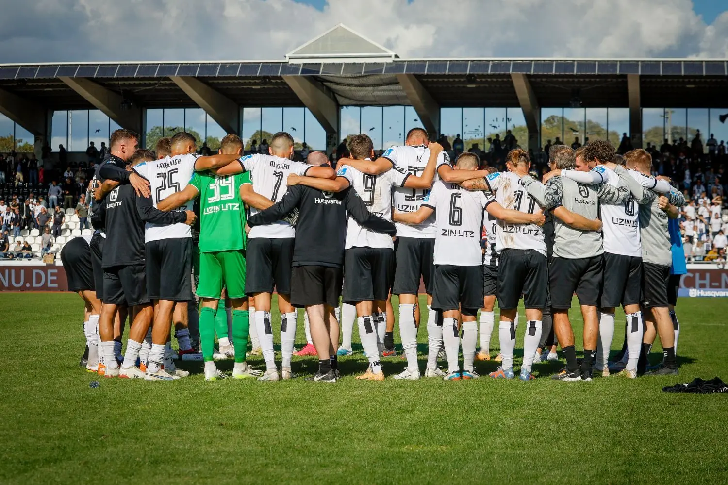 Pflichtaufgabe abseits der 3. Liga: Der SSV Ulm 1846 Fußball spielt am Mittwoch, 14 Uhr, bei den Sportfreunden Schwendi. Für die Mannschaft von Trainer Thomas Wörle geht es um den Einzug ins WFV-Pokal-Viertelfinale. Der Liveticker zur Partie.