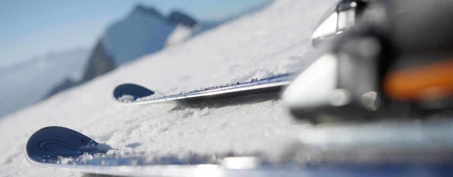 Die Ski liegen satt im Schnee. Doch die Vorfreude ist getrübt durch die Corona-Regeln. Möglicherweise dürfen die Skigebiete diesen Winter nicht öffnen.