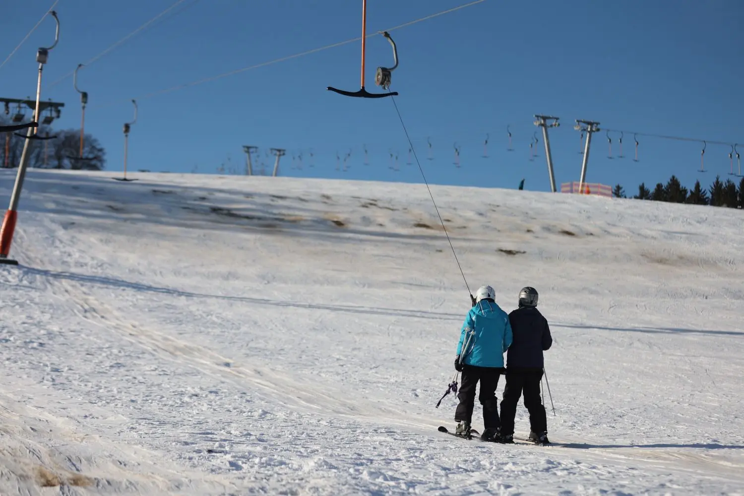 In Donnstetten läuft seit 6. Januar der Lift. Wie lange die Piste noch hält, ist unsicher.
