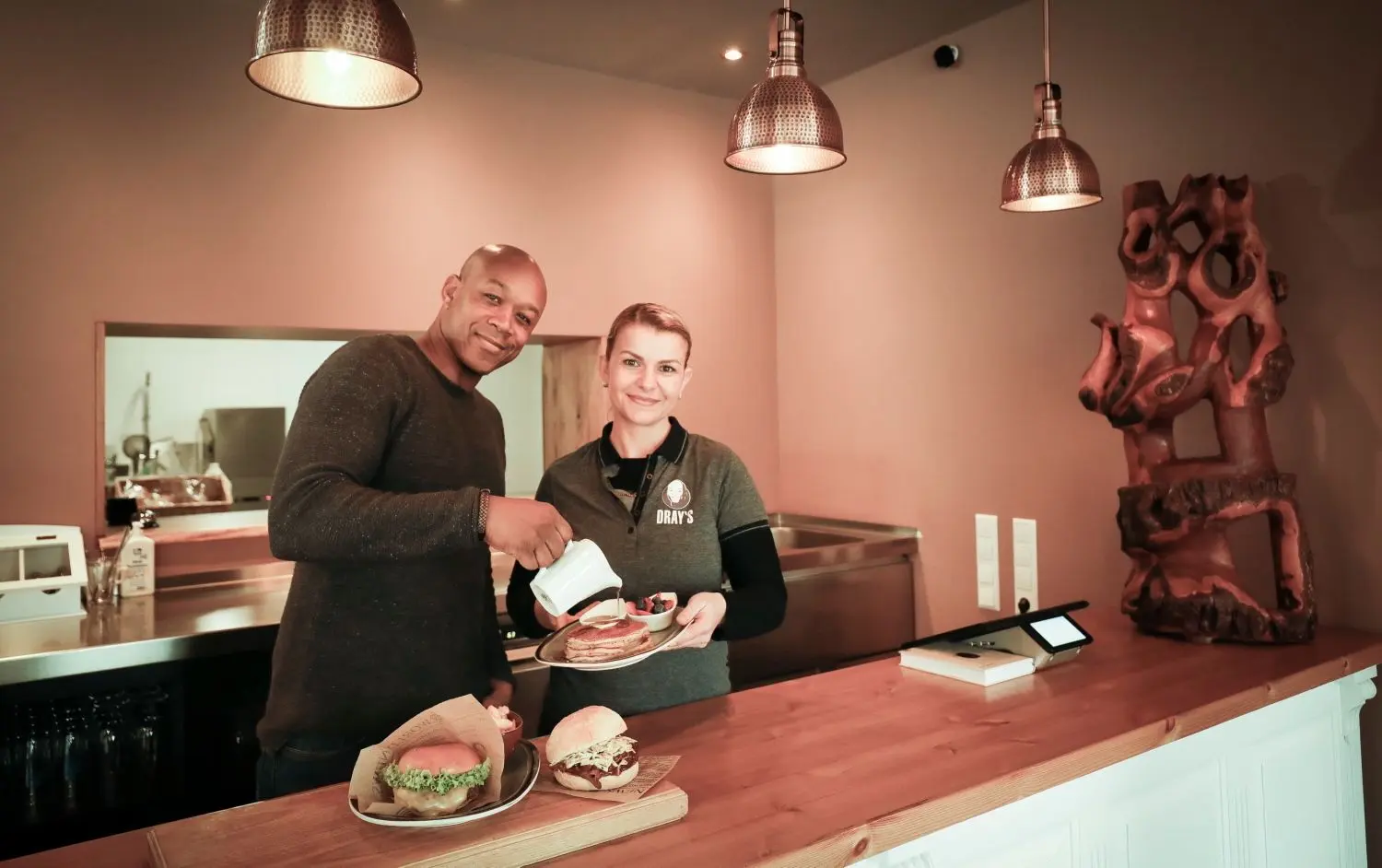 Terrance und Roana Drayton in ihrem texanische Restaurant „Dray’s Fine American Food“.⇥⇥