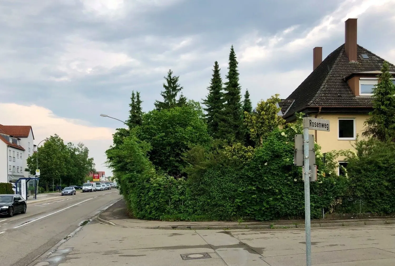 Altbau: Das bestehende Gebäude am Rosenweg steht schon leer und wird für den Neubau abgerissen.
