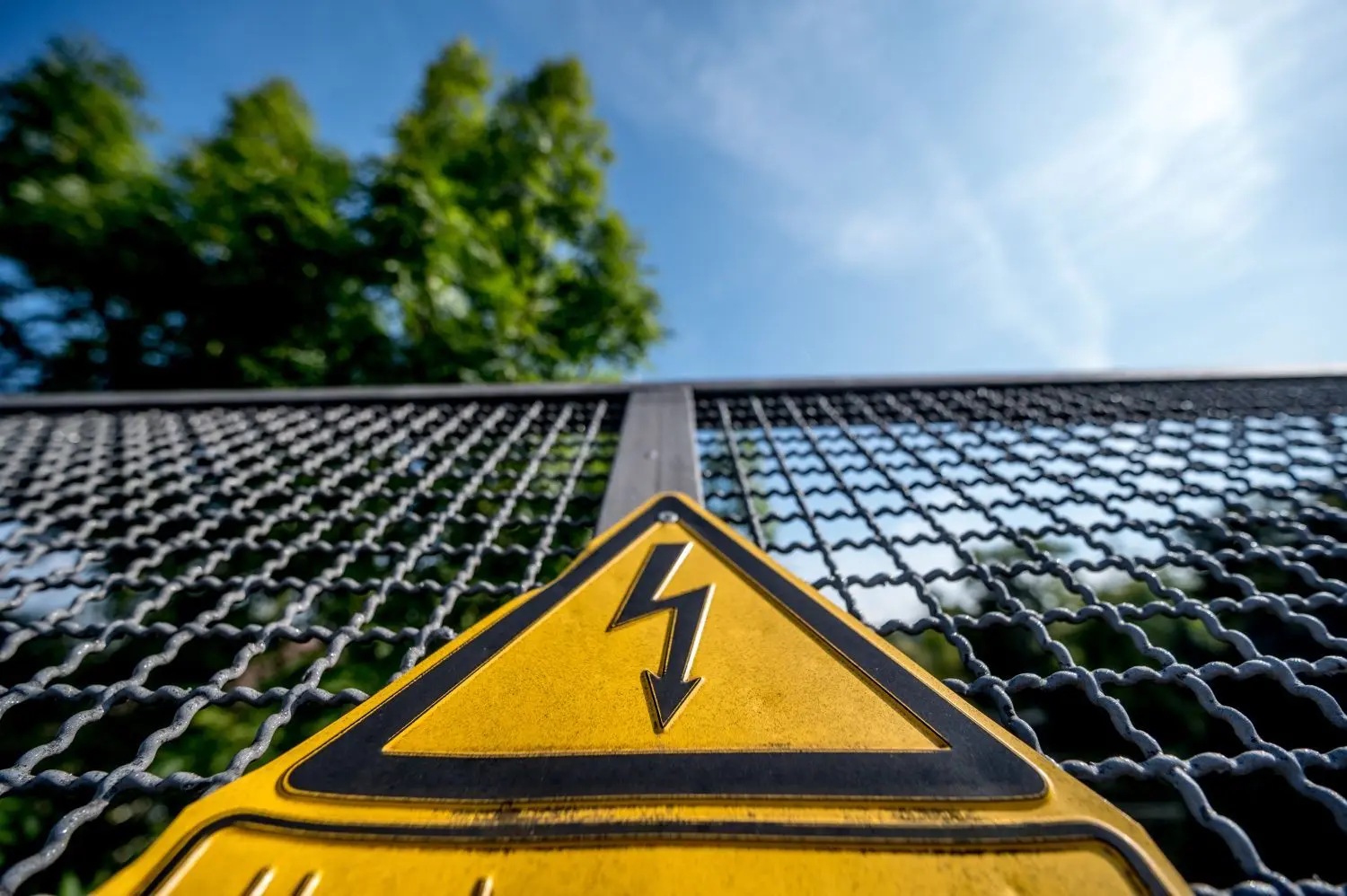 In Blaubeuren sind viele Haushalte aktuell von einem Blackout betroffen. Der Strom ist ausgefallen, auch das Mobilfunknetz.