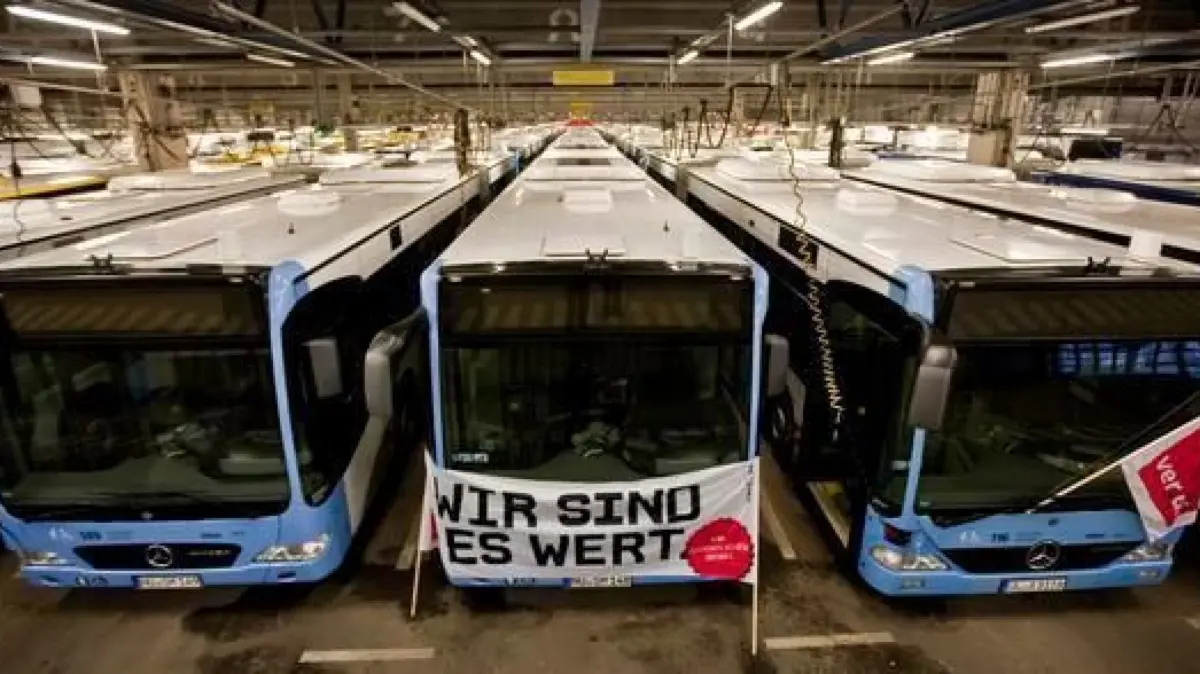 Ein Warnstreik blockiert am Dienstag das SWU-Liniennetz des ÖPNV in Ulm.
SWU Streik der Busfahrer