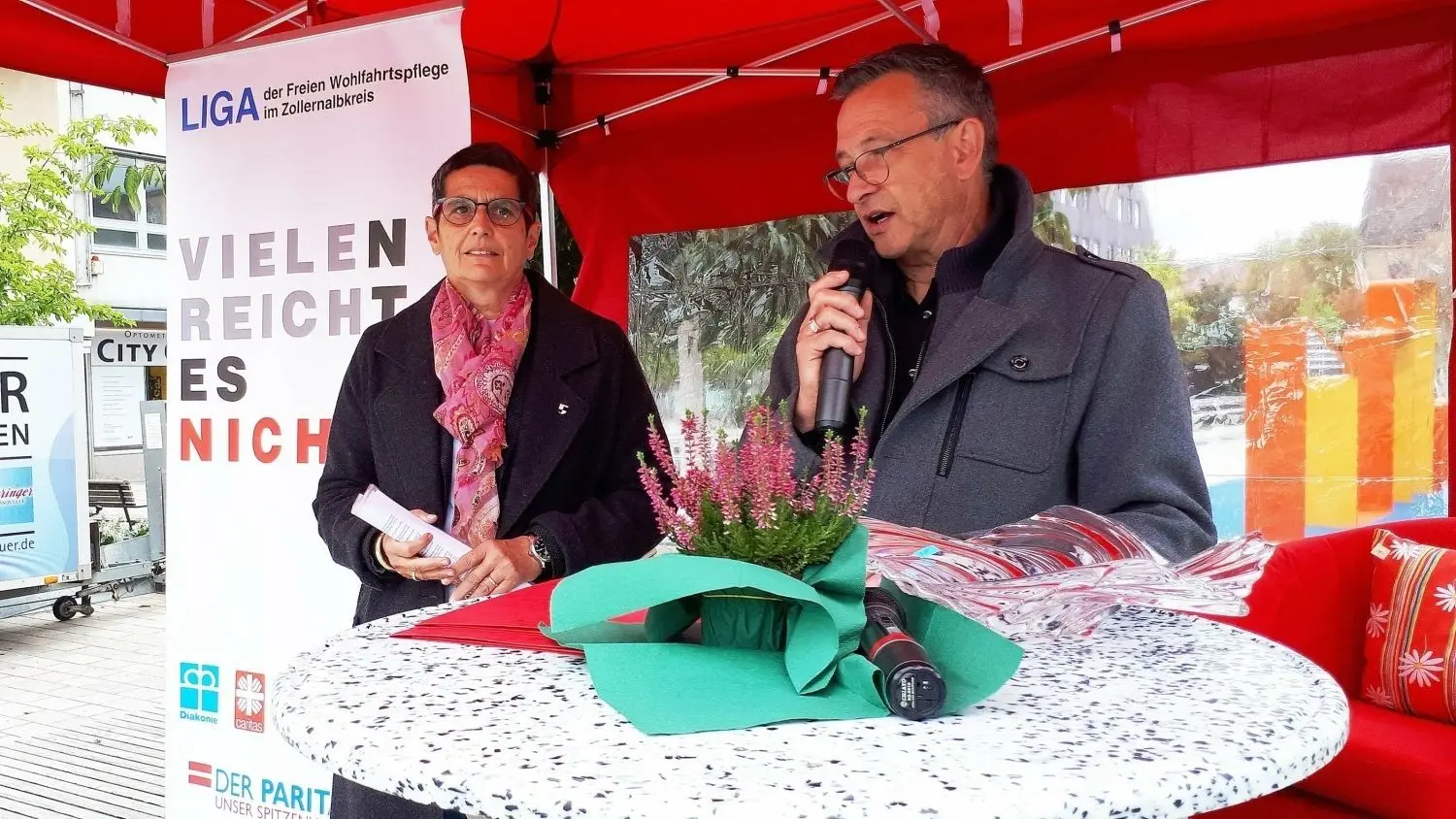 Für die Zeitenwende plädierten in ihren Grußworten Dorothee Müllges und René Mey.