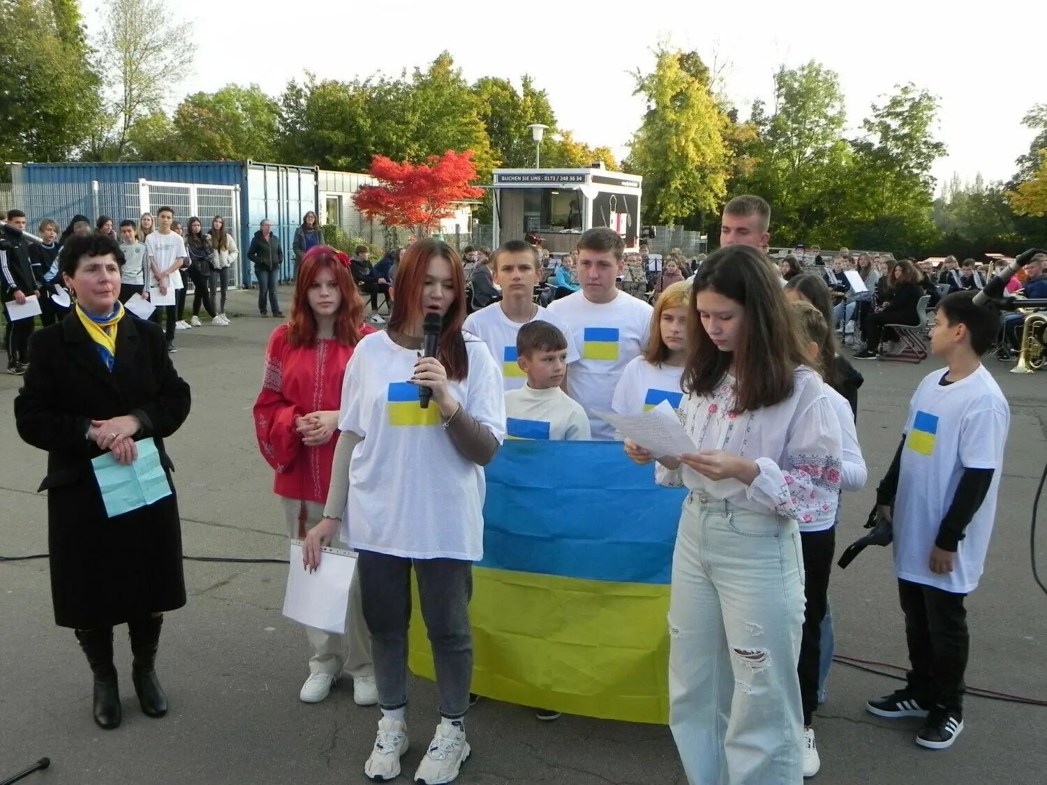 Die Schüler des Gymnasiums Haigerloch sangen das Lied „Hej, sokoly“ auf Ukrainisch und Deutsch.⇥
