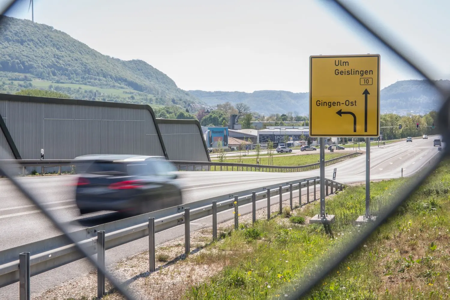 Bei Gingen endet bislang die Ausbaustrecke der B10 neu. Für den Weiterbau bis Geislingen sollte Ende Mai eine Infoveranstaltungfür die Bürger  stattfinden, die verschoben wurde.