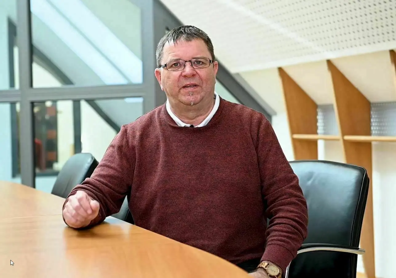 Per Videobotschaft auf der Gemeindehomepage möchte Bühlerzells Bürgermeister Thomas Botschek einen Arzt oder eine Ärztin nach Bühlerzell locken. ⇥