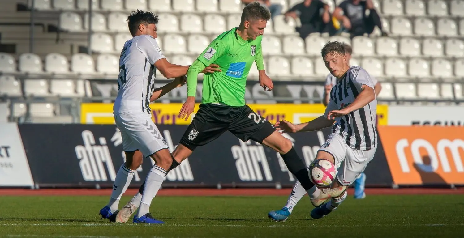 Der eingewechselte Stürmer Felix Higl (Mitte) konnte dem Spiel gegen den SC Freiburg II keine Wende geben.