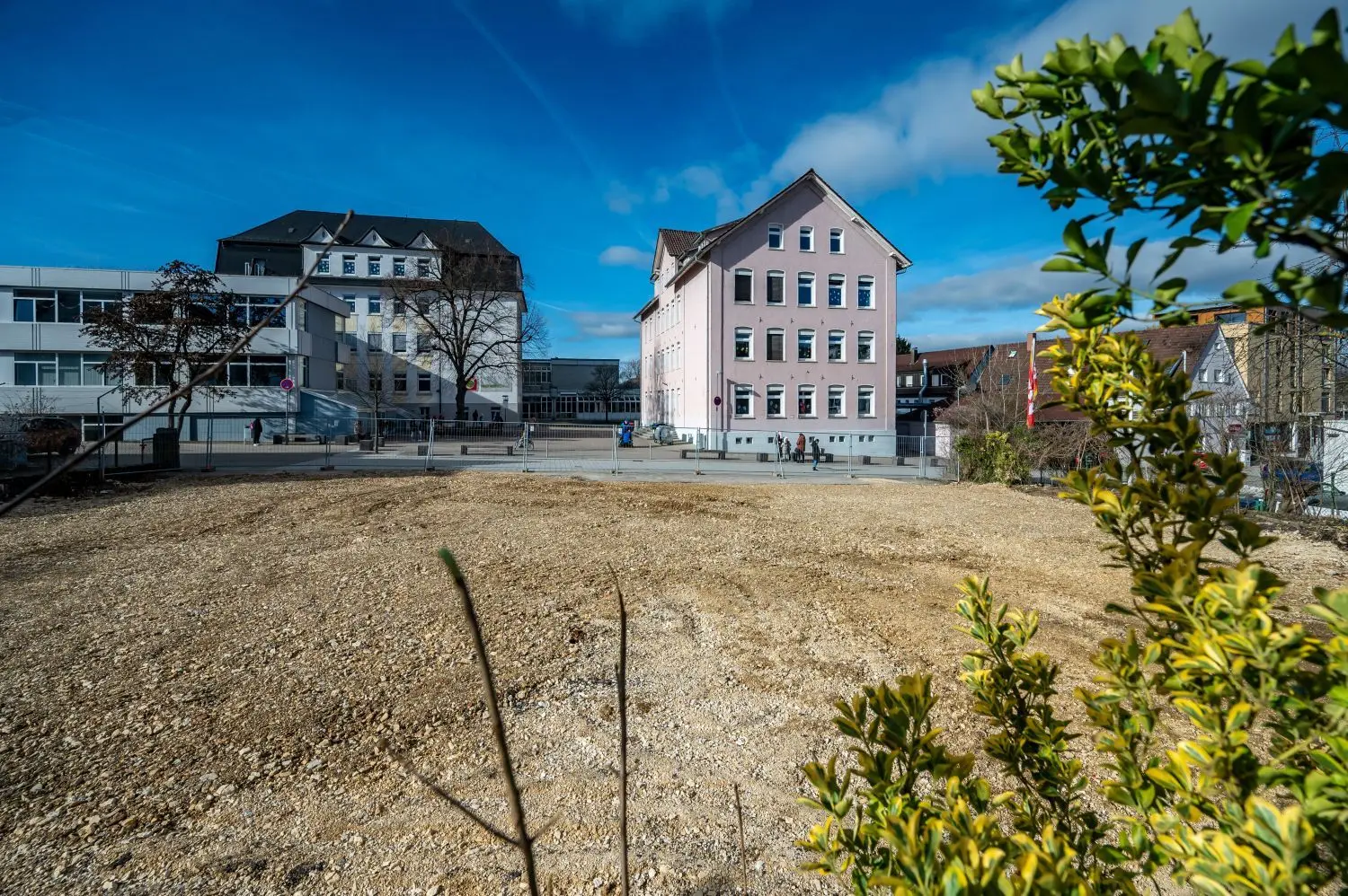 Das frühere Gasthaus Traube ist abgeräumt. Der Platz bietet Eislingen die Möglichkeit, für die Silcherschule einen Schulcampus über die Schulstraße hinweg zu entwickeln. ⇥