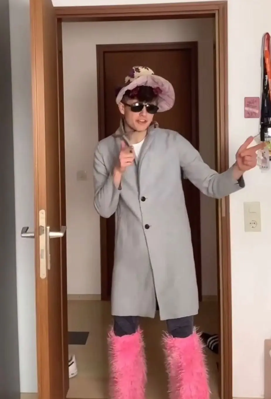Auf TikTok ist Lewin inzwischen ein Star.
