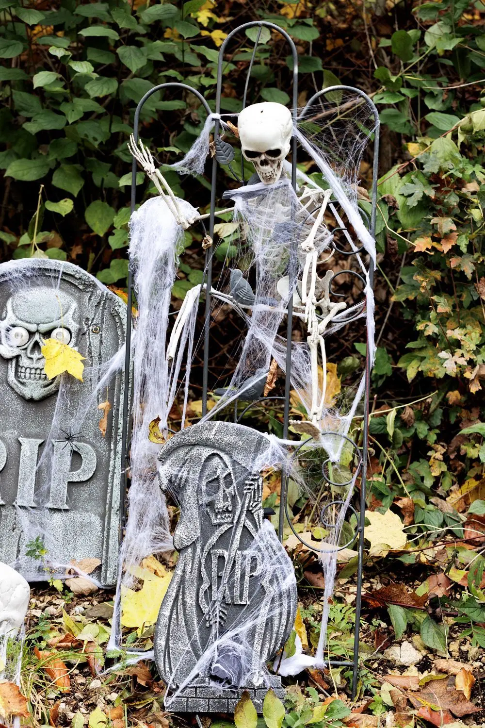 Die volle Dröhnung Halloween gibt’s in Eybach, wo Aytac Ece sein gesamtes Grundstück dekoriert hat. Sämtliche Spenden von Besuchern kommen gemeinnützigen Projekten zugute.