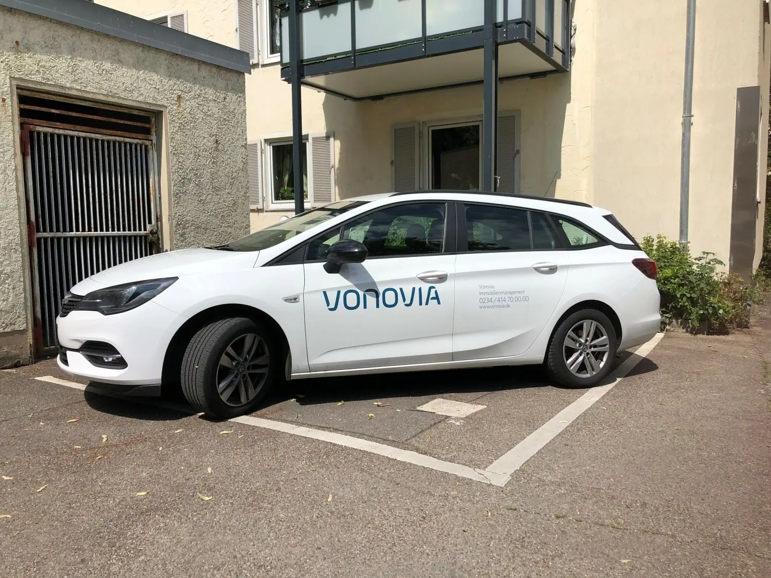 Vonovia-Mitarbeiter waren auch am Donnerstag vor Ort in Neu-Ulm.