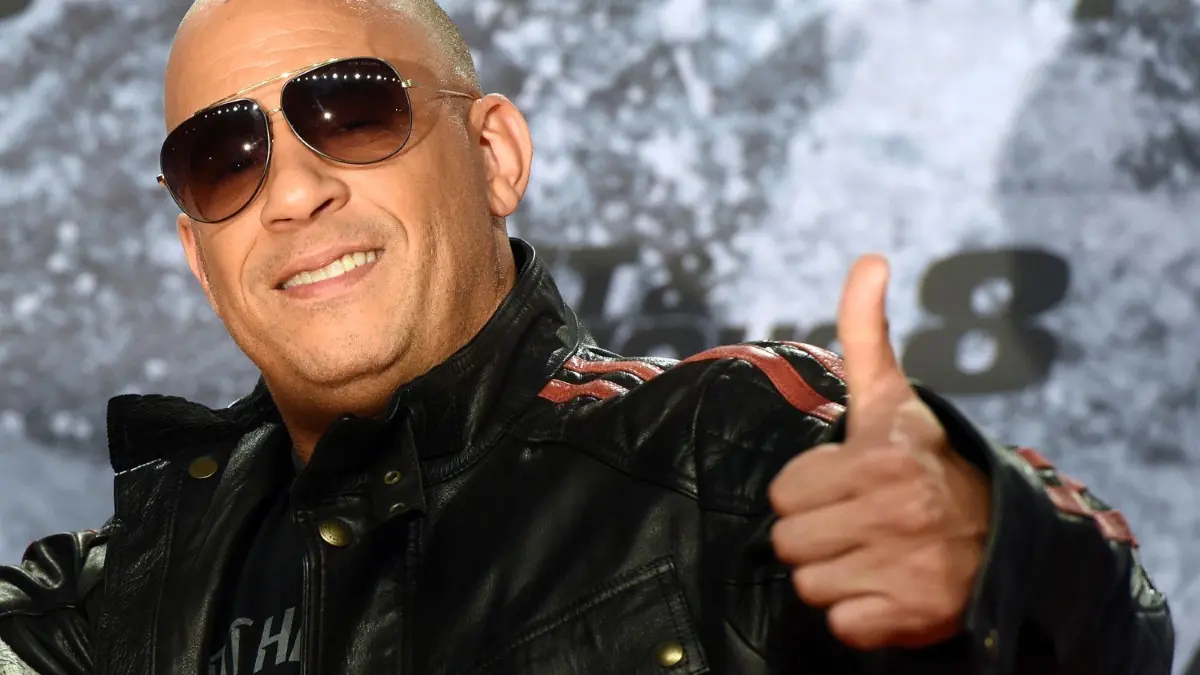 Er kann’s: Action-Star Vin Diesel.
ARCHIV - Action-Star Vin Diesel will Dwayne «The Rock» Johnson zur Rückkehr an Set der «Fast & Furious»-Reihe bewegen. Foto: picture alliance / Maurizio Gambarini/dpa-mag - Honorarfrei nur für Bezieher des Dienstes dpa-Magazin +++ dpa-Magazin +++