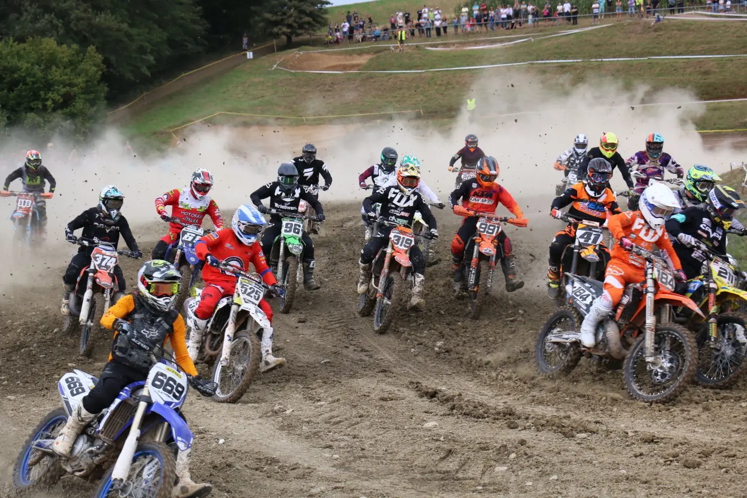 Die Motocross-Rennen in Barenhalden sind ein Zuschauermagnet. In diesem Jahr steht die Veranstaltung auf der Kippe. ⇥