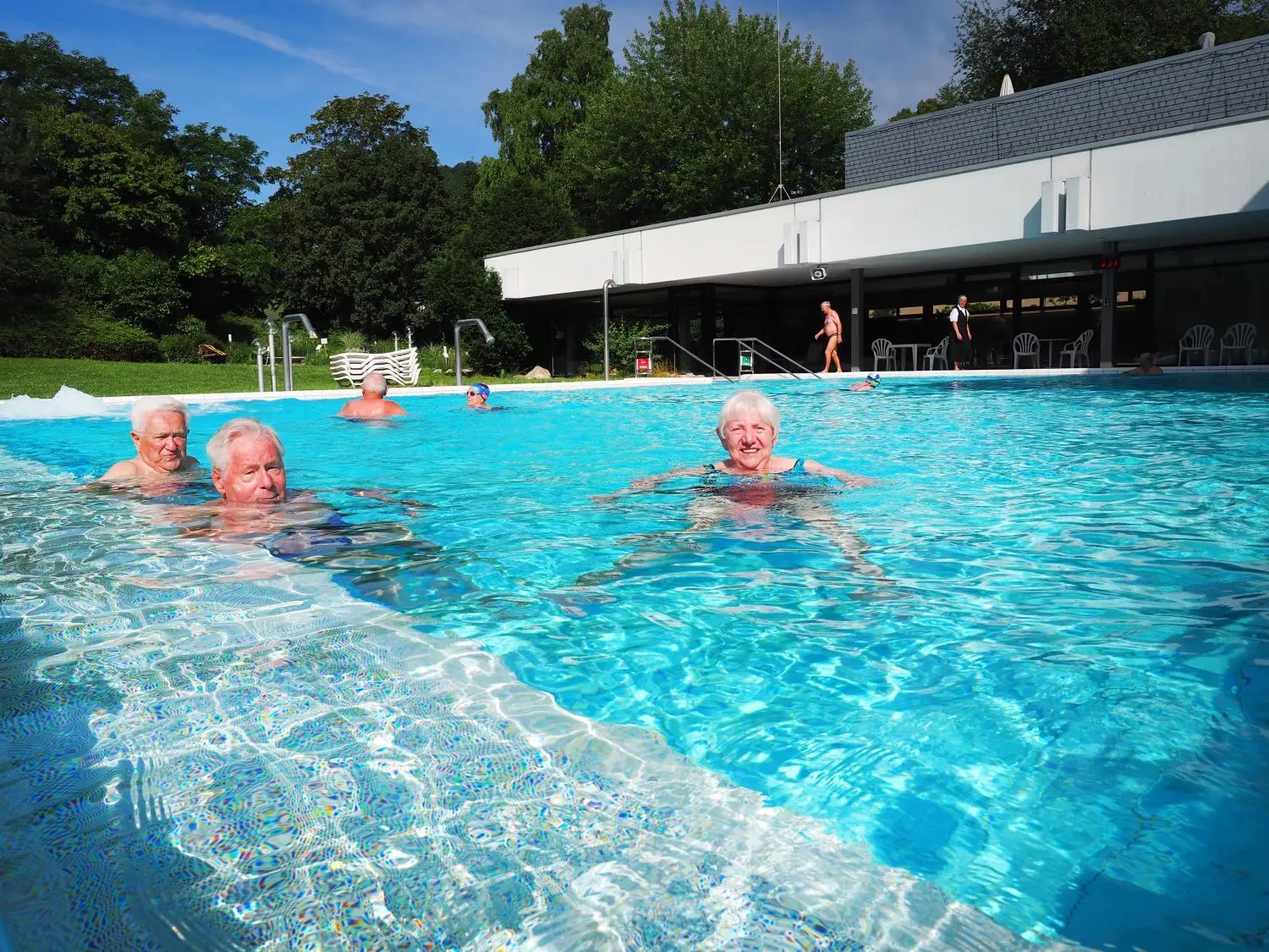 Viele Thermalbad-Liebhaber haben die Bad Ditzenbacher Vinzenz-Therme während der Schließung schmerzlich vermisst. Die Termine für Samstagvormittag waren bereits am Tag zuvor ausgebucht. ⇥