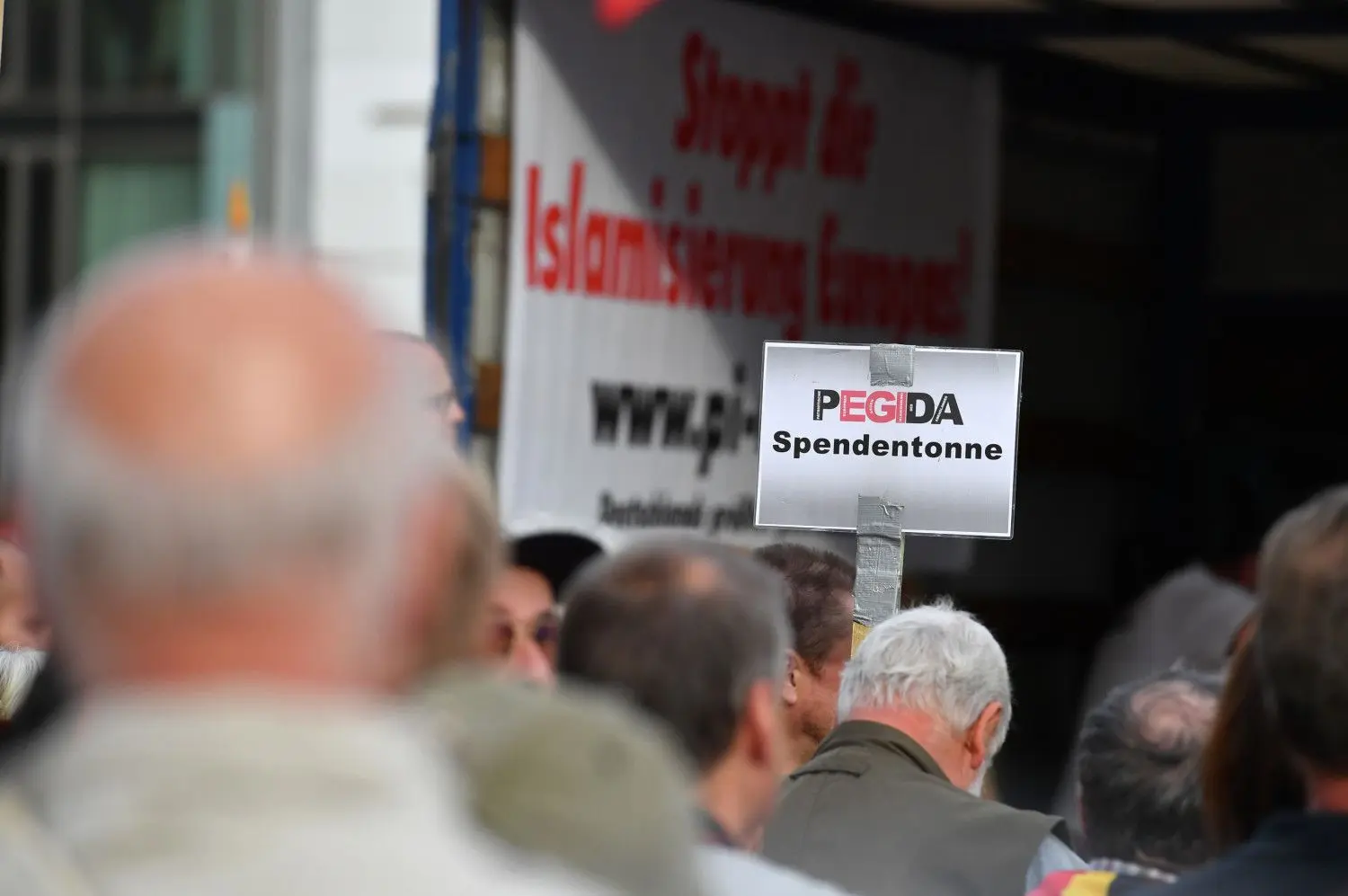 Pegida ist nun wirklich eine ostdeutsche Erfindung. Und ein Sammelbecken für Demokratieverächter.