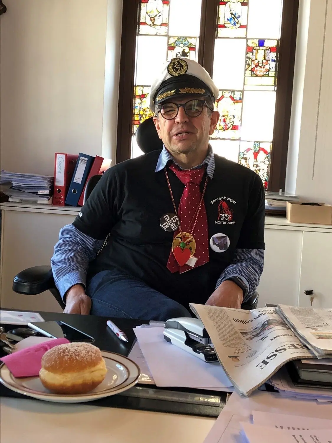 Der Dietenheimer Bürgermeister hält als Kapitän das Ranzenburger Narrenschiff auch in Pandemie-Zeiten auf Kurs. ⇥