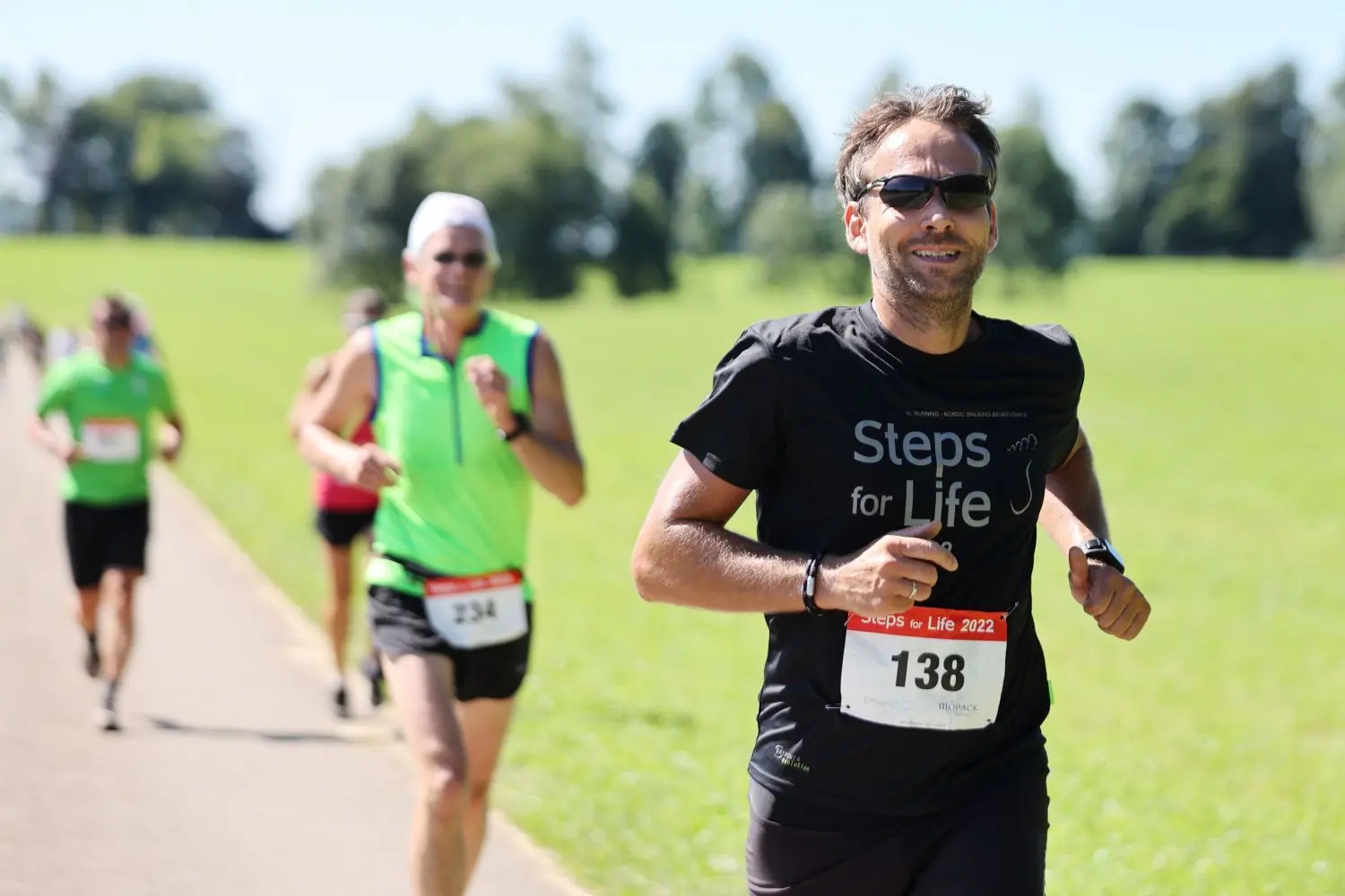 Mit einem Renntag schloss der Benefizlauf "Steps for Life" des Würtinger Sportvereins ab. Zum 75-jährigen Bestehen des Vereins gelang es den Läuferinnen und Läufer den letztjährigen Rekord von etwa 15600 Kilometern deutlich zu schlagen.