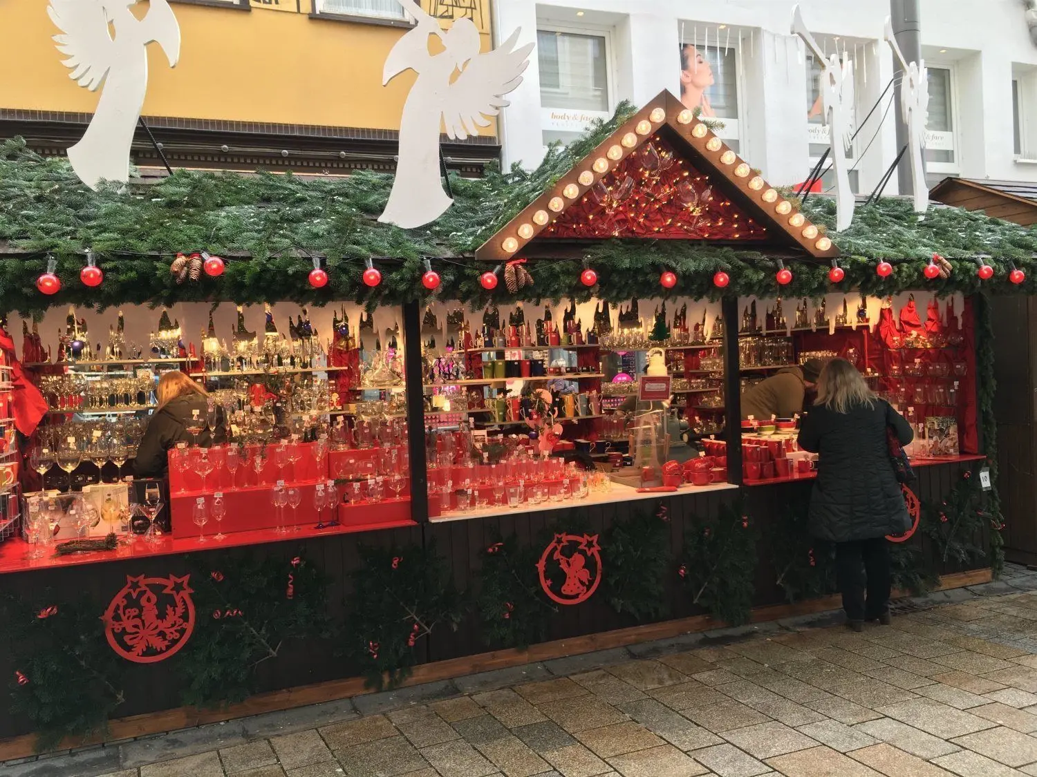 Cesar de Freitas ist mit seiner „Wiesensteiger Glaswerkstätte“ Stammgast auf dem Reutlinger Weihnachtsmarkt. 