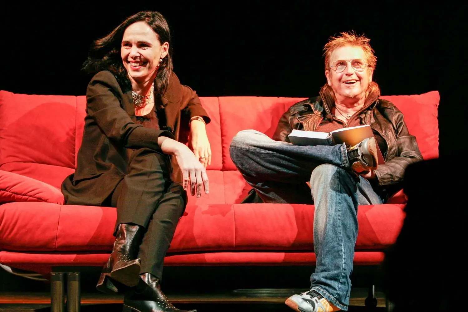 Im Februar 2007 nahm der Schauspieler Martin Semmelrogge neben Moderatorin Marlis Prinzing auf dem Roten Sofa Platz.