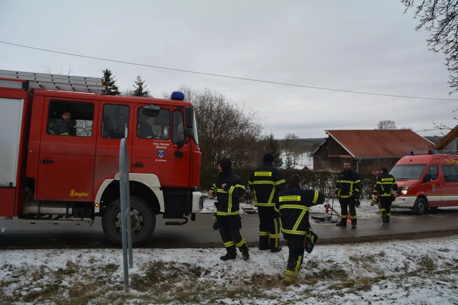 Feuerwehrleute, Kommunalmitarbeiter und externe Spezialisten arbeiteten Hand in Hand.⇥
