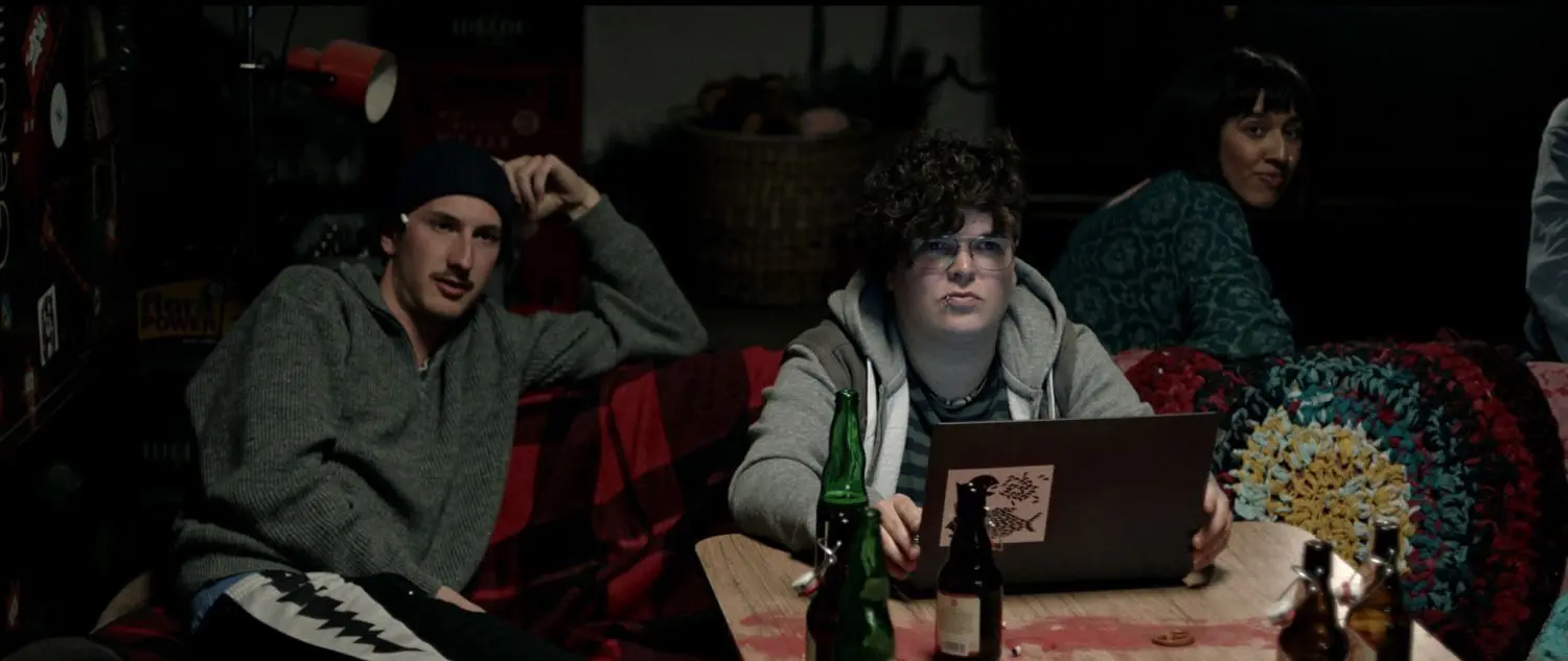 Die zweite Kinorolle: Nadine Sauter als Antifa-Mitglied Peppa (Mitte). ⇥