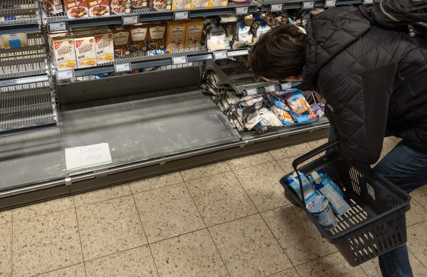 In diesem Supermarkt ist kaum noch Mehl zu bekommen. Doch für die Lebensmittelsicherheit im Ernstfall gibt es Vorkehrungen.