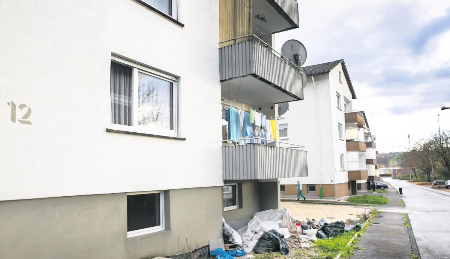 Die ehemaligen Südrad-Betriebswohnungen sollen verkauft werden. Im Frühjahr begann deshalb die Modernisierung. Arbeiter hat man dort nun aber schon lange nicht mehr gesehen.⇥