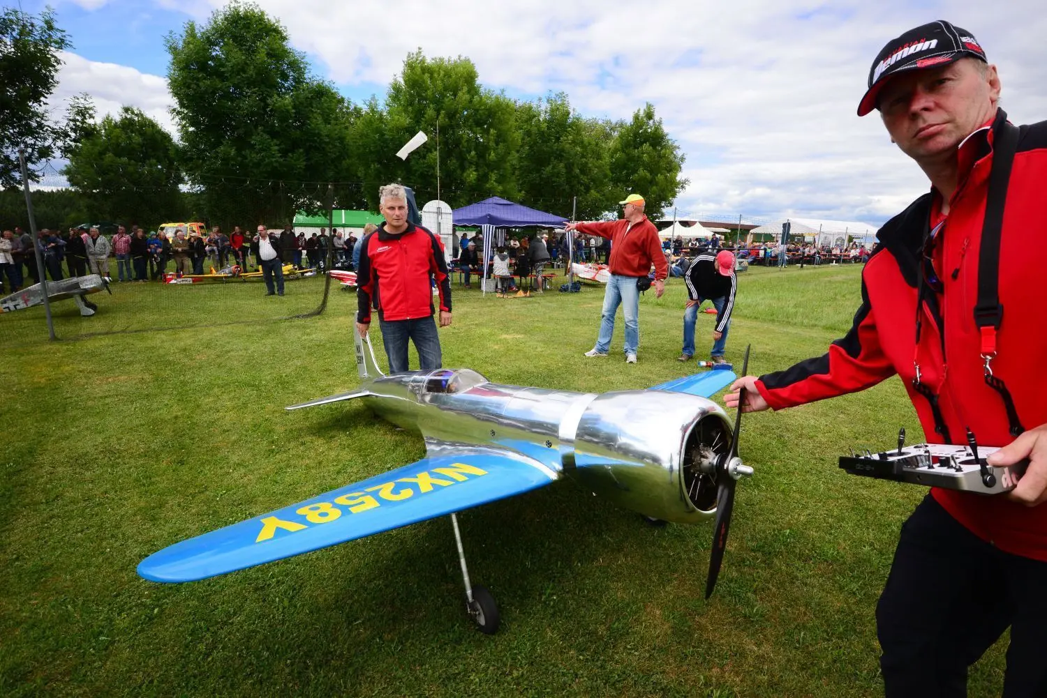Sorgte für Aufsehen: Die Hughes H-1 "Racer" von 1935, ein 25 Kilo schwerer Nachbau der Rennmaschine, wie sie im Kinofilm "Aviator" mit Leonardo DiCaprio vorkam.⇥