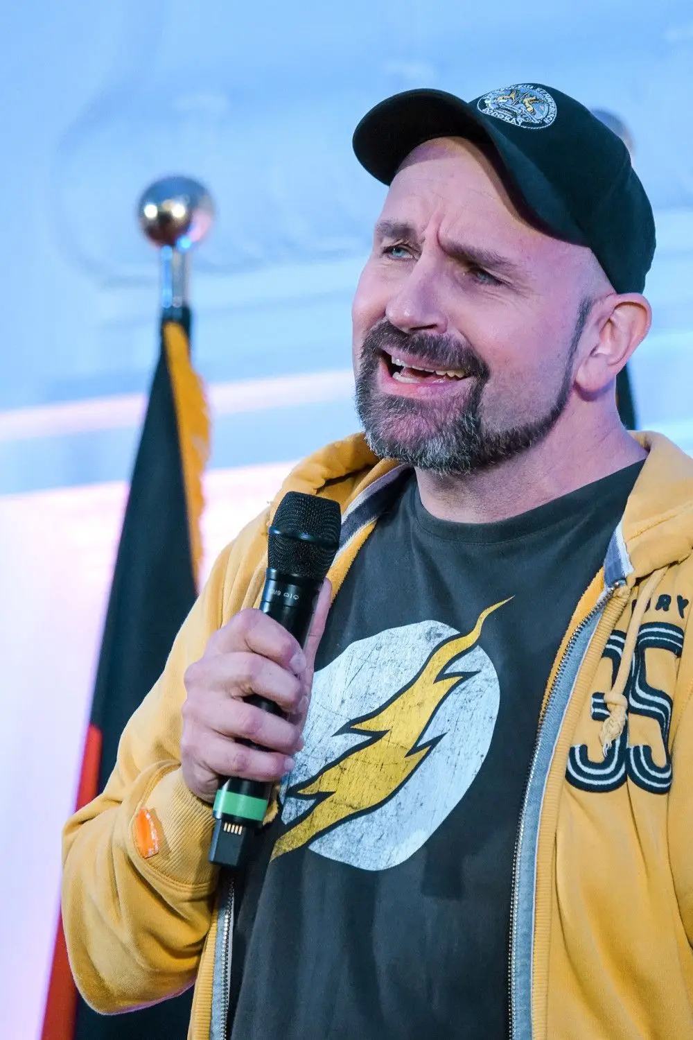 Dominik Kuhn alias Dodokay, Schwäbisch sprechender Comedian, während des Auftakts zu einer Veranstaltung über baden-württembergische Dialekte unter dem Motto „Daheim schwätzen die Leut'“