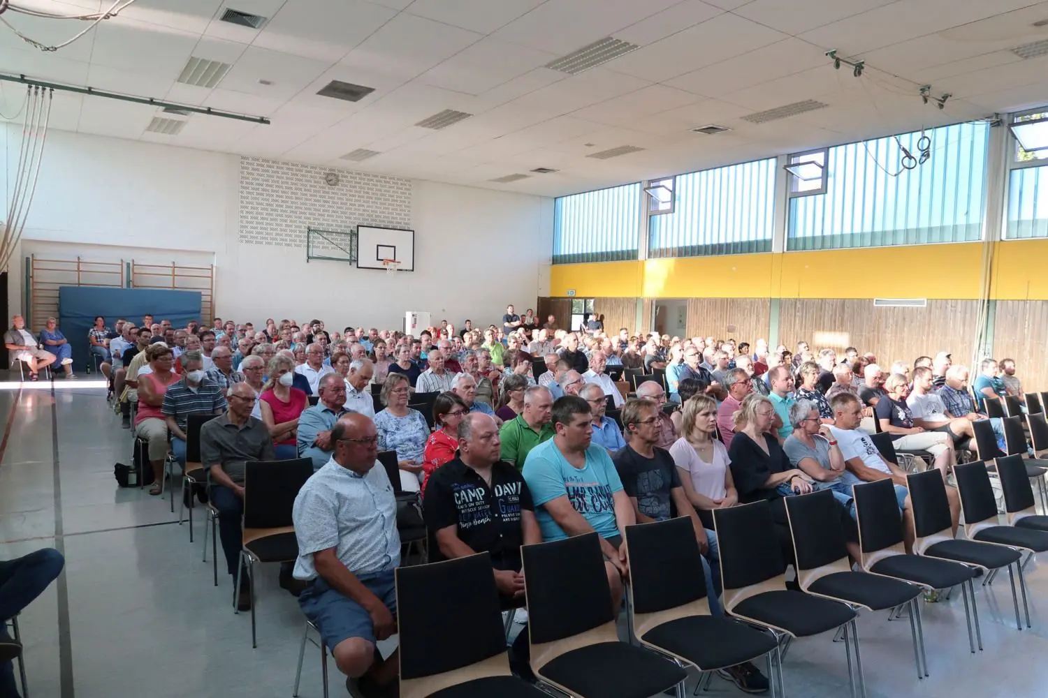 In Gussenstadt herrscht großes Interesse am Thema Fernwärme: Zur Infoveranstaltung kommen 250 Bürger in die Turn- und Festhalle.