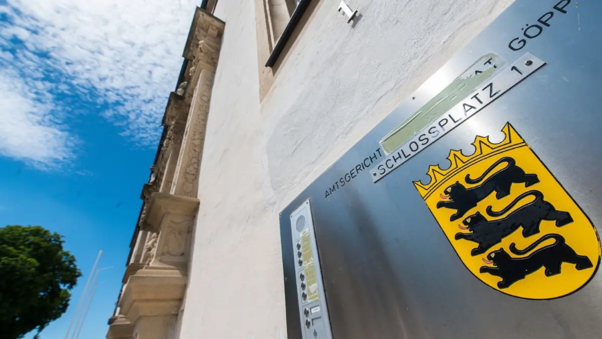 Vom Amtsgericht Göppingen sind zwei Männer wegen einer brutalen Attacke an einer Tankstelle verurteilt worden.
Göppingen Schloss Amtsgericht Gericht Justiz