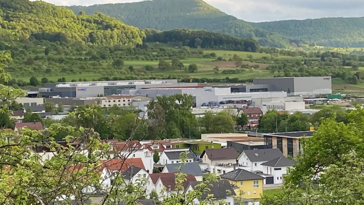 Das Gewerbegebiet, hier der Blick auf das Gelände im Vogelsang, beschert Dettingen 2020 weniger Einnahmen.⇥
Dettingen Gewerbegebiet Vogelsang