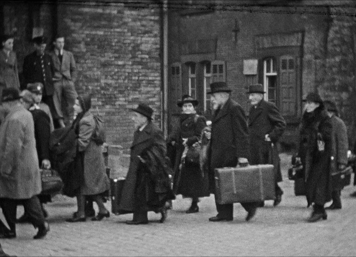 Bruchsal im Oktober 1940: Die jüdische Bevölkerung der Stadt wird für den Abtransport nach Gurs zusammengetrieben.